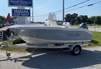 2025 Robalo R180 Alloy Gray/White Boat